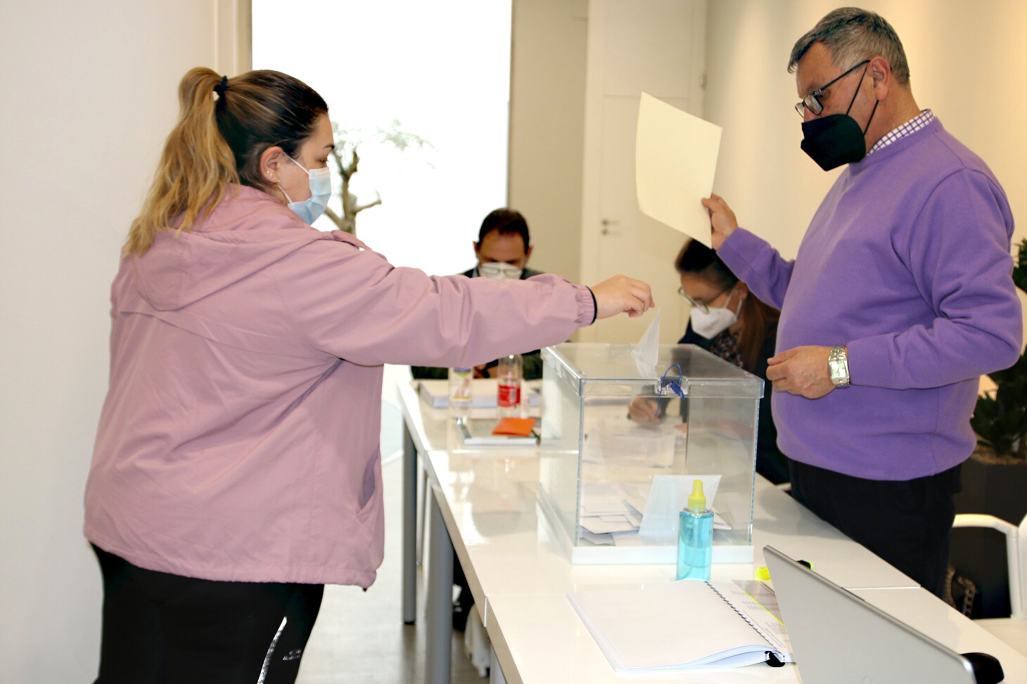 La asistencia el primer día de votación anticipada ha sido bastante alta. 