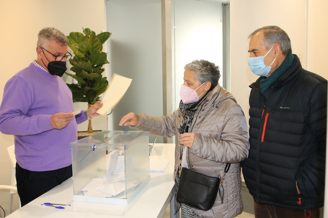 La asistencia el primer día de votación anticipada ha sido bastante alta. 