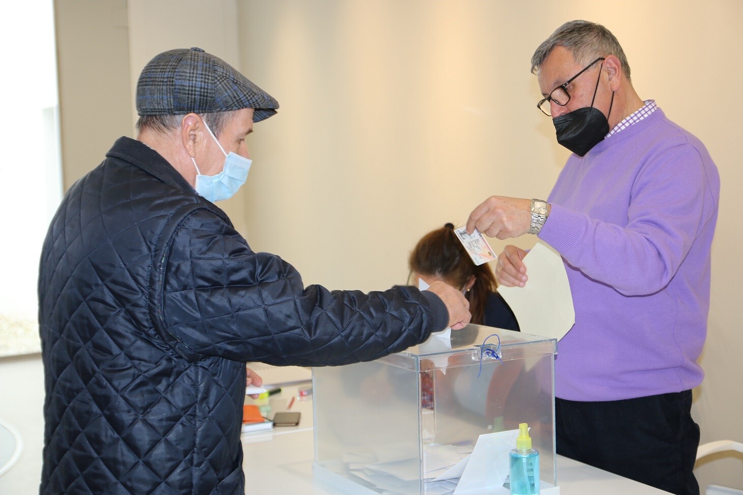 La asistencia el primer día de votación anticipada ha sido bastante alta. 