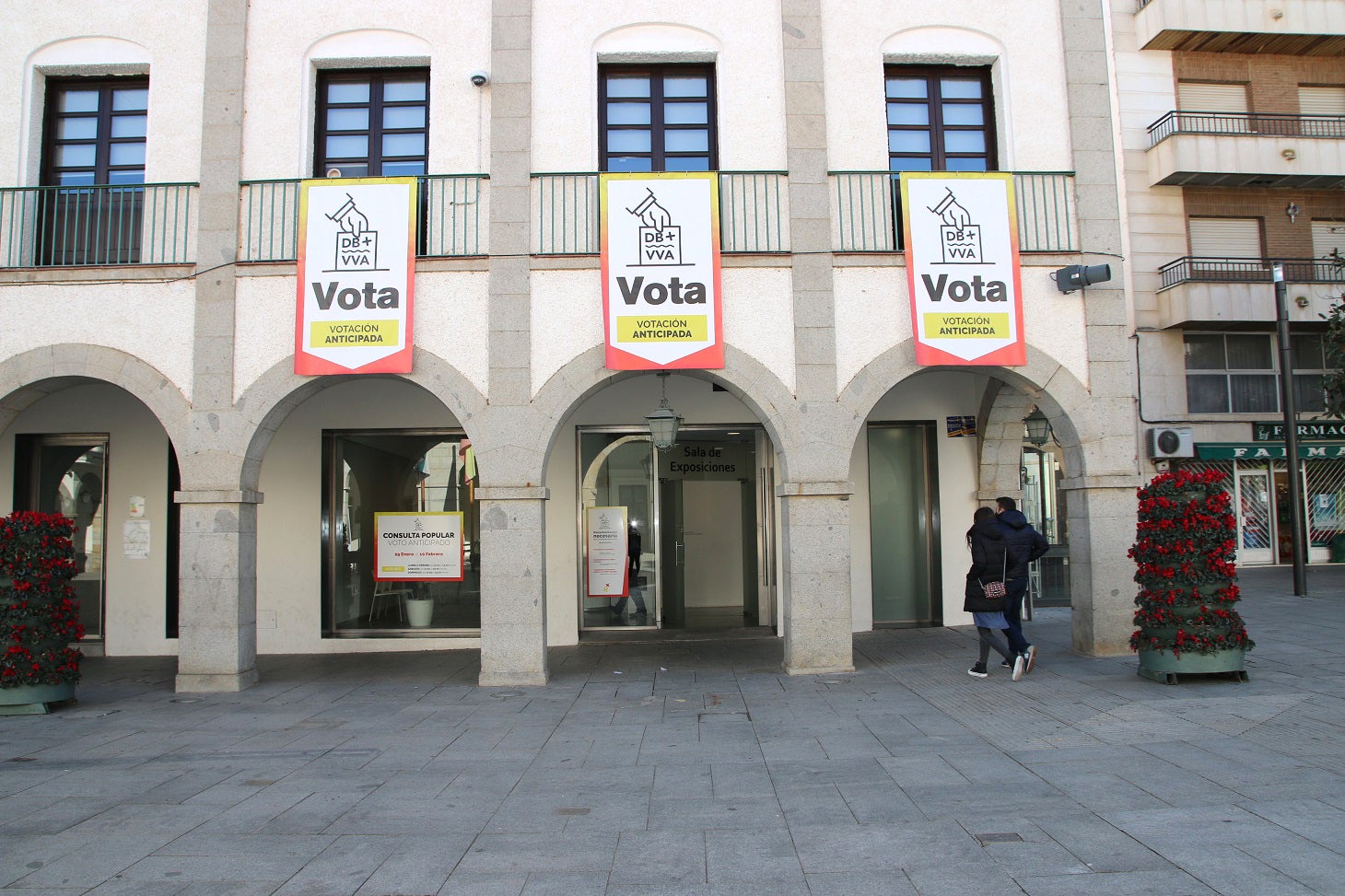 La asistencia el primer día de votación anticipada ha sido bastante alta. 
