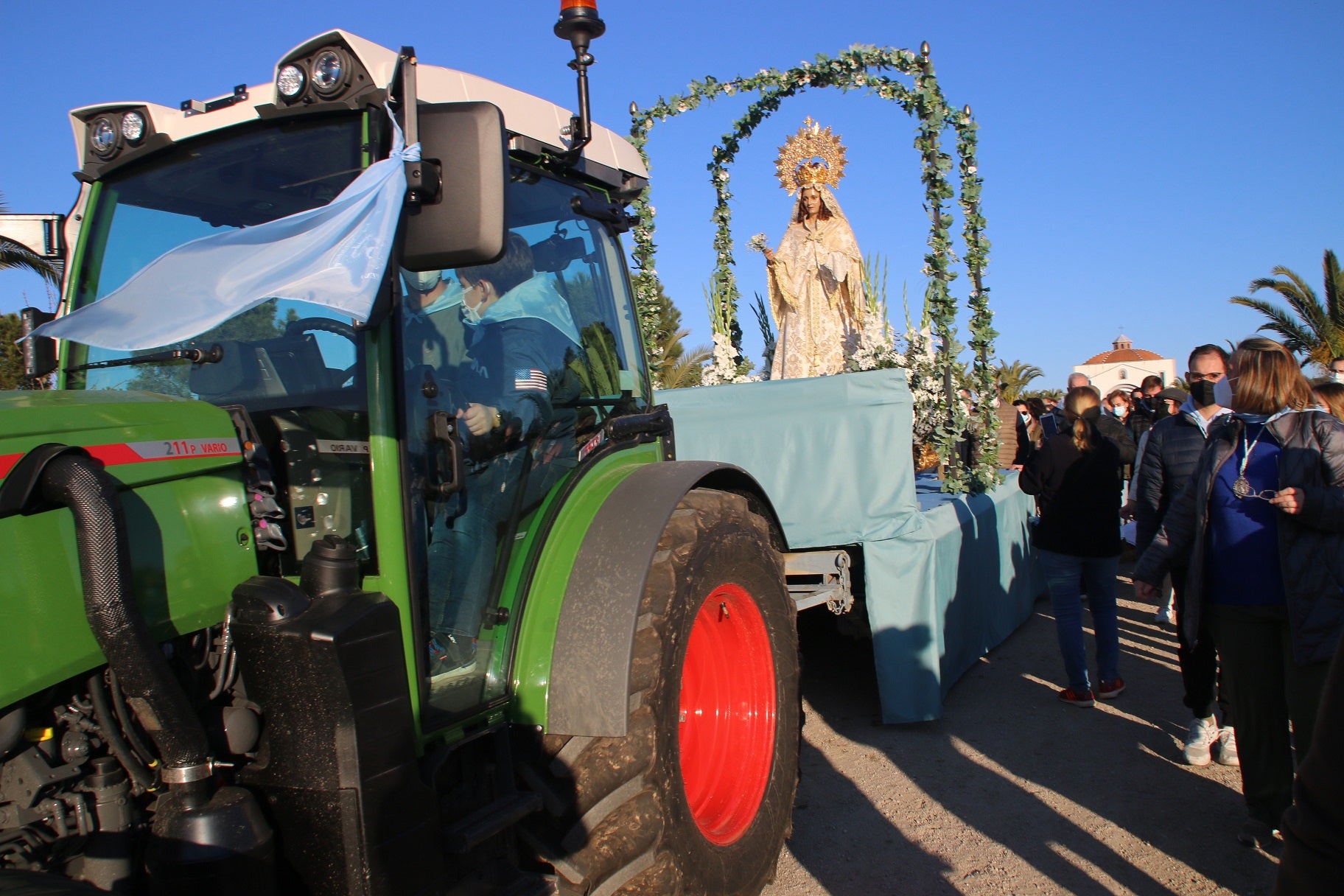 Emoción al volver a acompañar a la Virgen de la Aurora en su traída. 