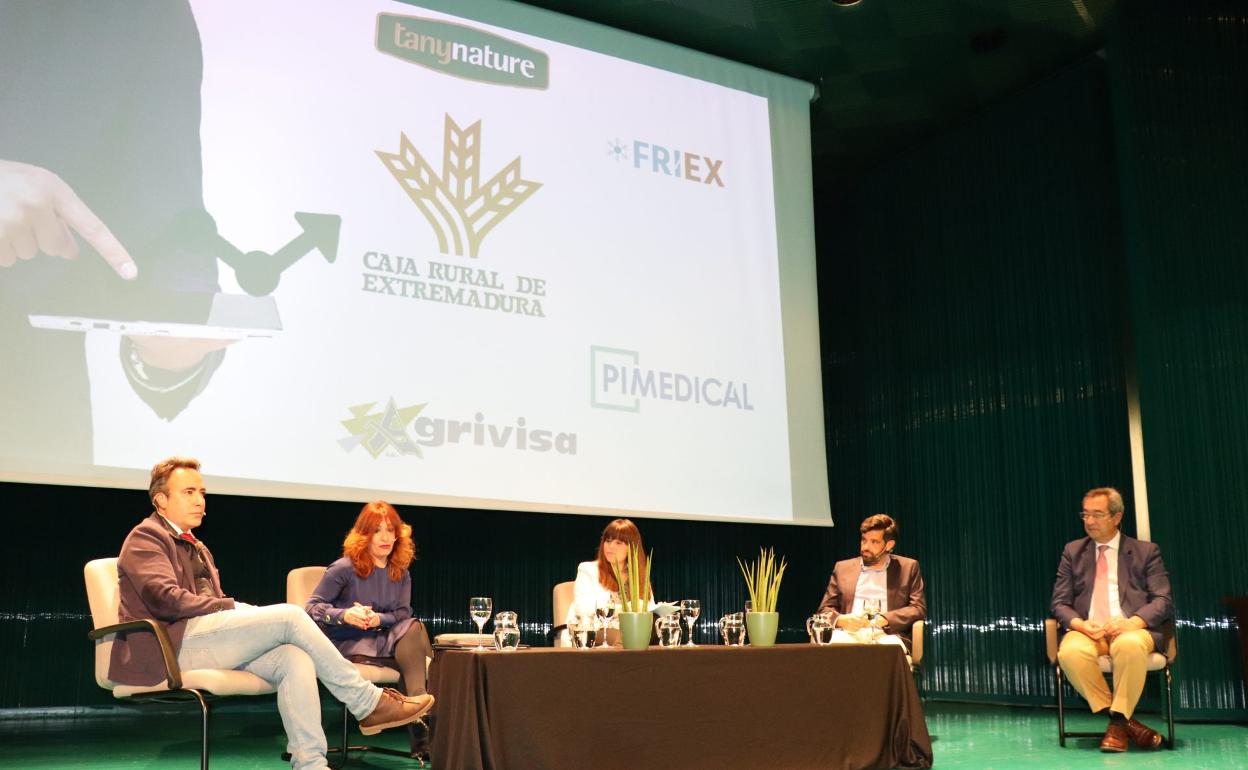 Los empresarios advierten de la necesidad de crear mano de obra cualificada