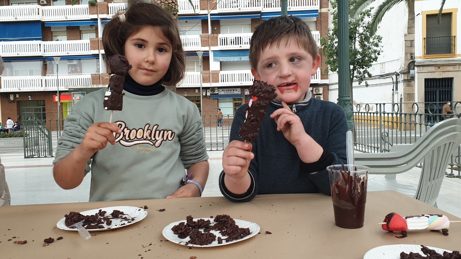 Los asistentes pudieron elegir entre cientos de propuestas a base de chocolate. 