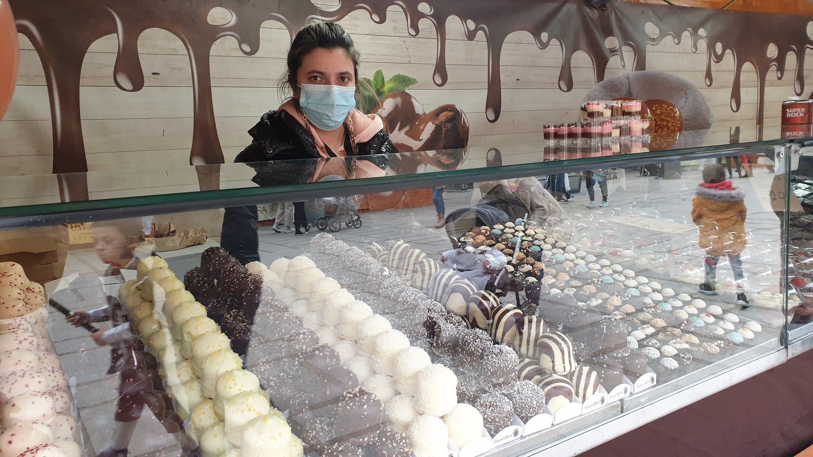 Los asistentes pudieron elegir entre cientos de propuestas a base de chocolate. 