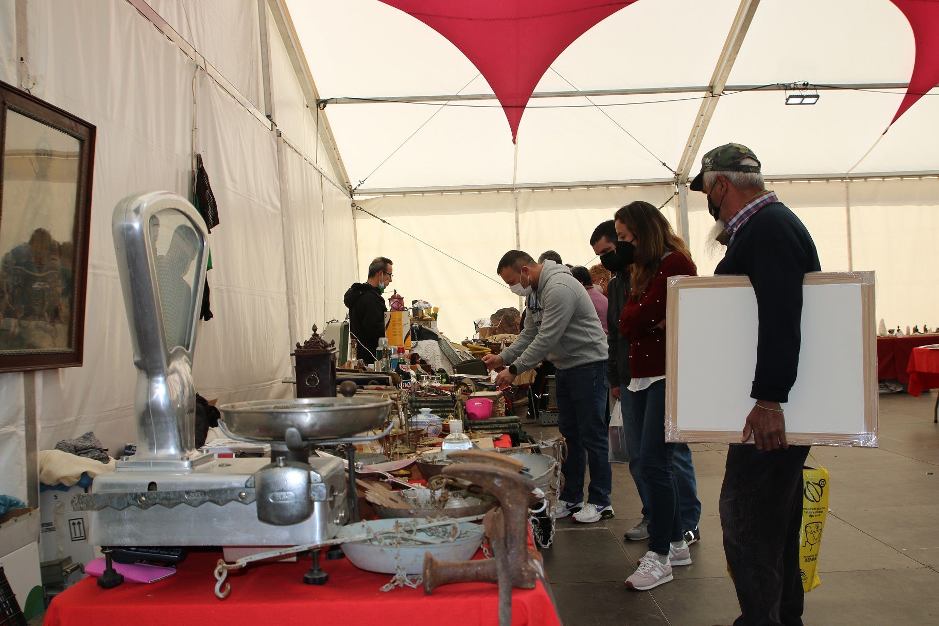 Visitantes en la XI Feria Internacional del Coleccionismo. 