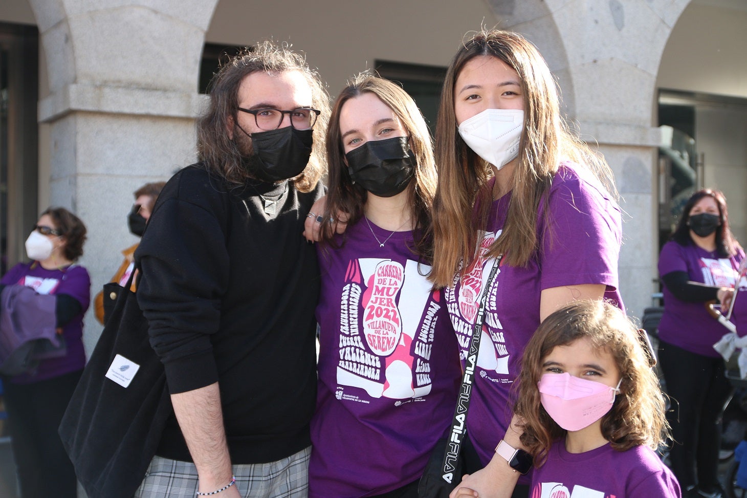 Cientos de mujeres participaron en la Carrera de la Mujer de Villanueva.