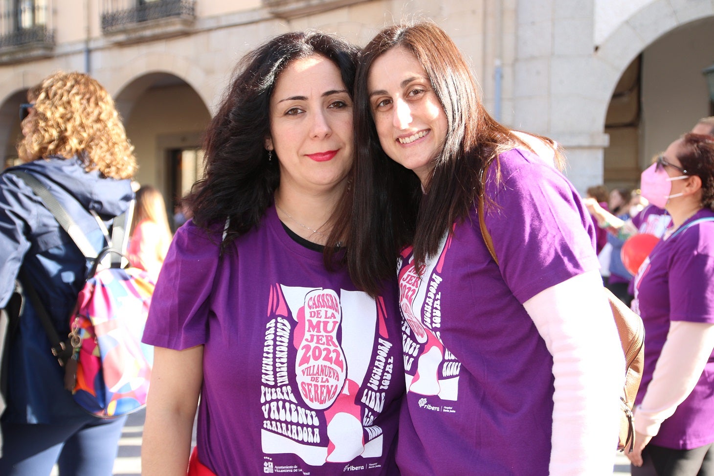 Cientos de mujeres participaron en la Carrera de la Mujer de Villanueva.