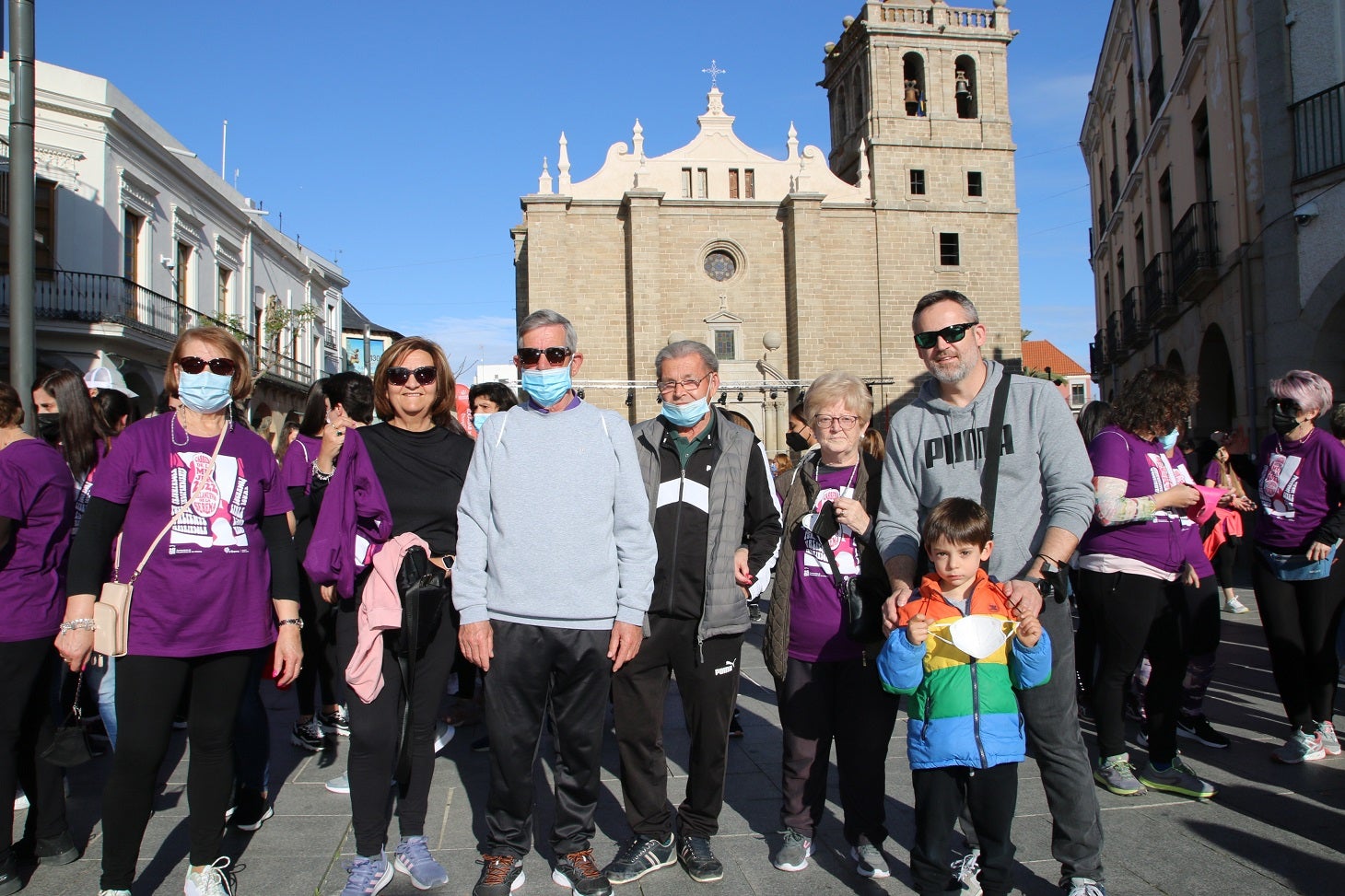 Cientos de mujeres participaron en la Carrera de la Mujer de Villanueva.