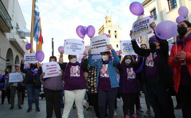 Algunas personas portaron carteles y pancartas durante la marcha. 
