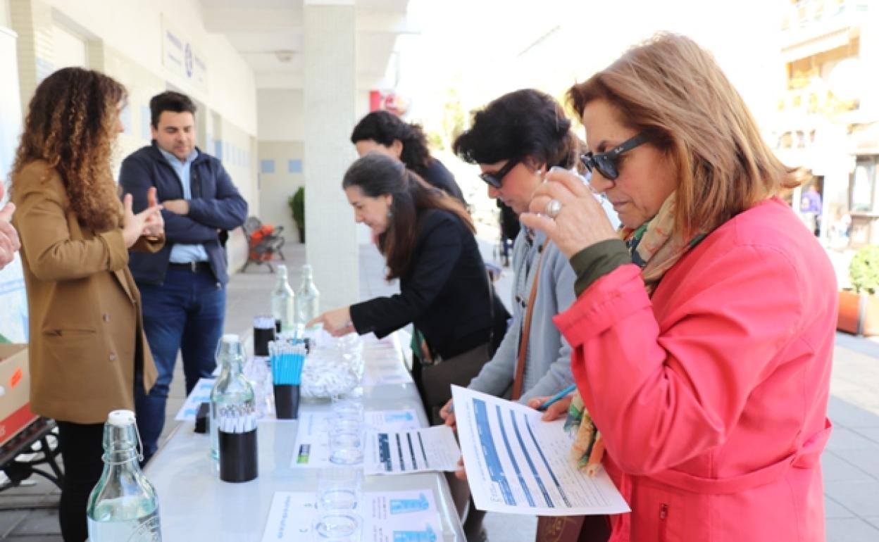 Una cata de agua enseñará a diferenciar los diferentes tipos de este elemento