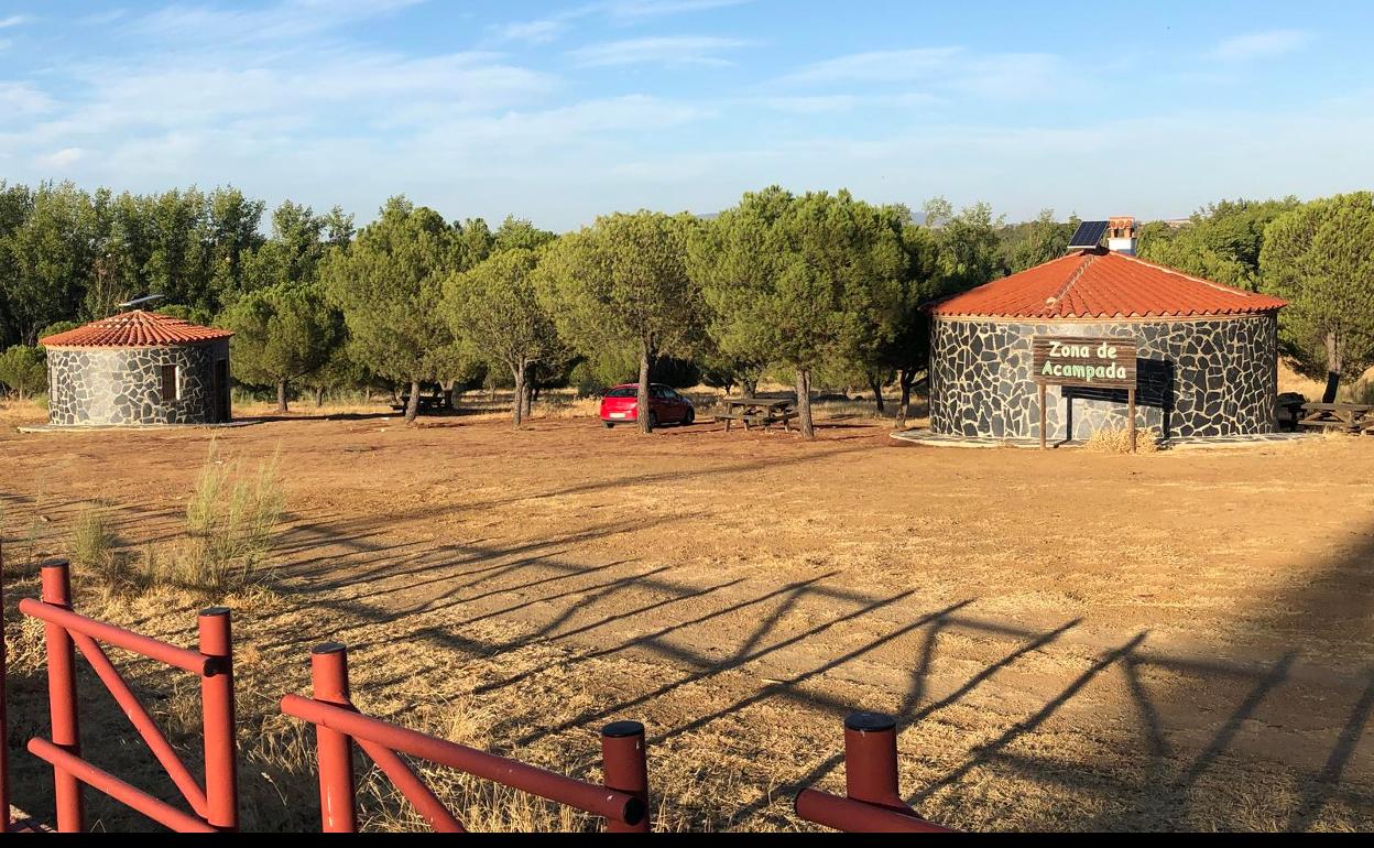Zona de acampada en el paraje Quinto Coto de Villanueva de la Serena. 