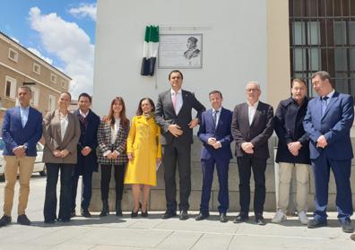 Imagen secundaria 1 - Arranca el Año Cultural de Nebrija inaugurando una placa en su memoria