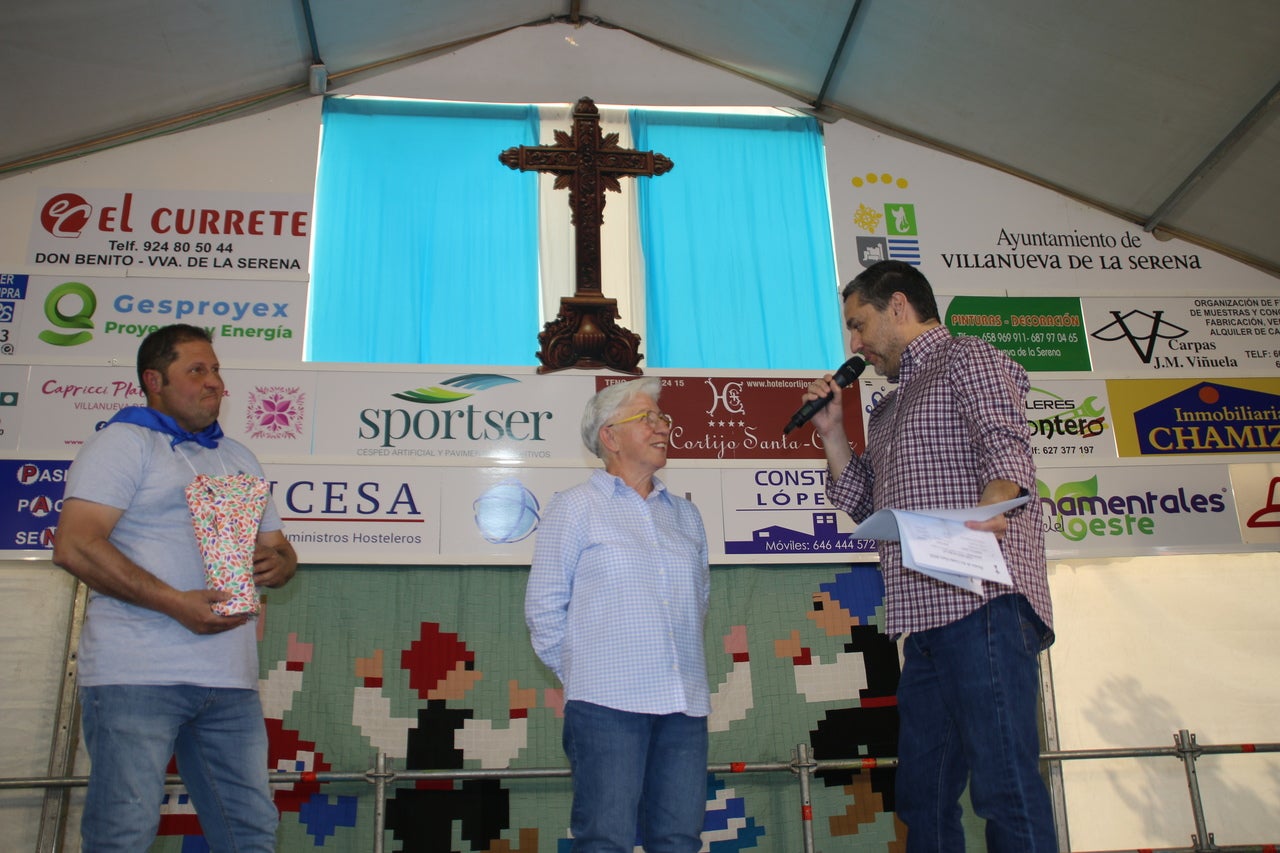 El barrio Cruz del Río acogió el Festival de Cruces y Mayas con éxito de participación. 