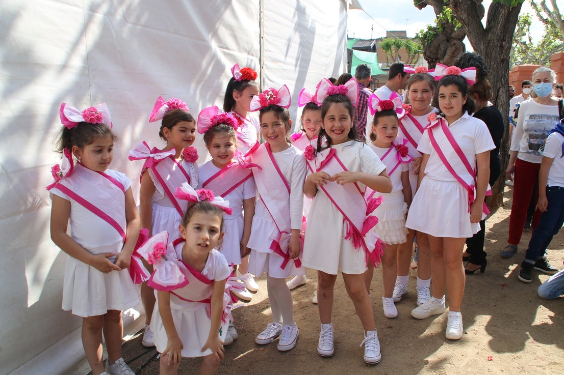 El barrio Cruz del Río acogió el Festival de Cruces y Mayas con éxito de participación. 