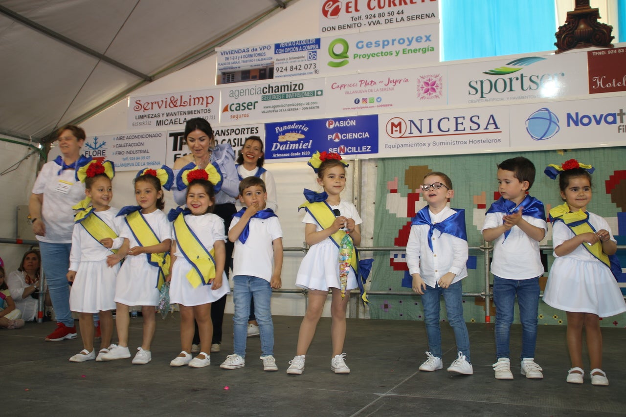 El Barrio Cruz del Río acogió el Festival de Mayas y Cruces con éxito de participación. 