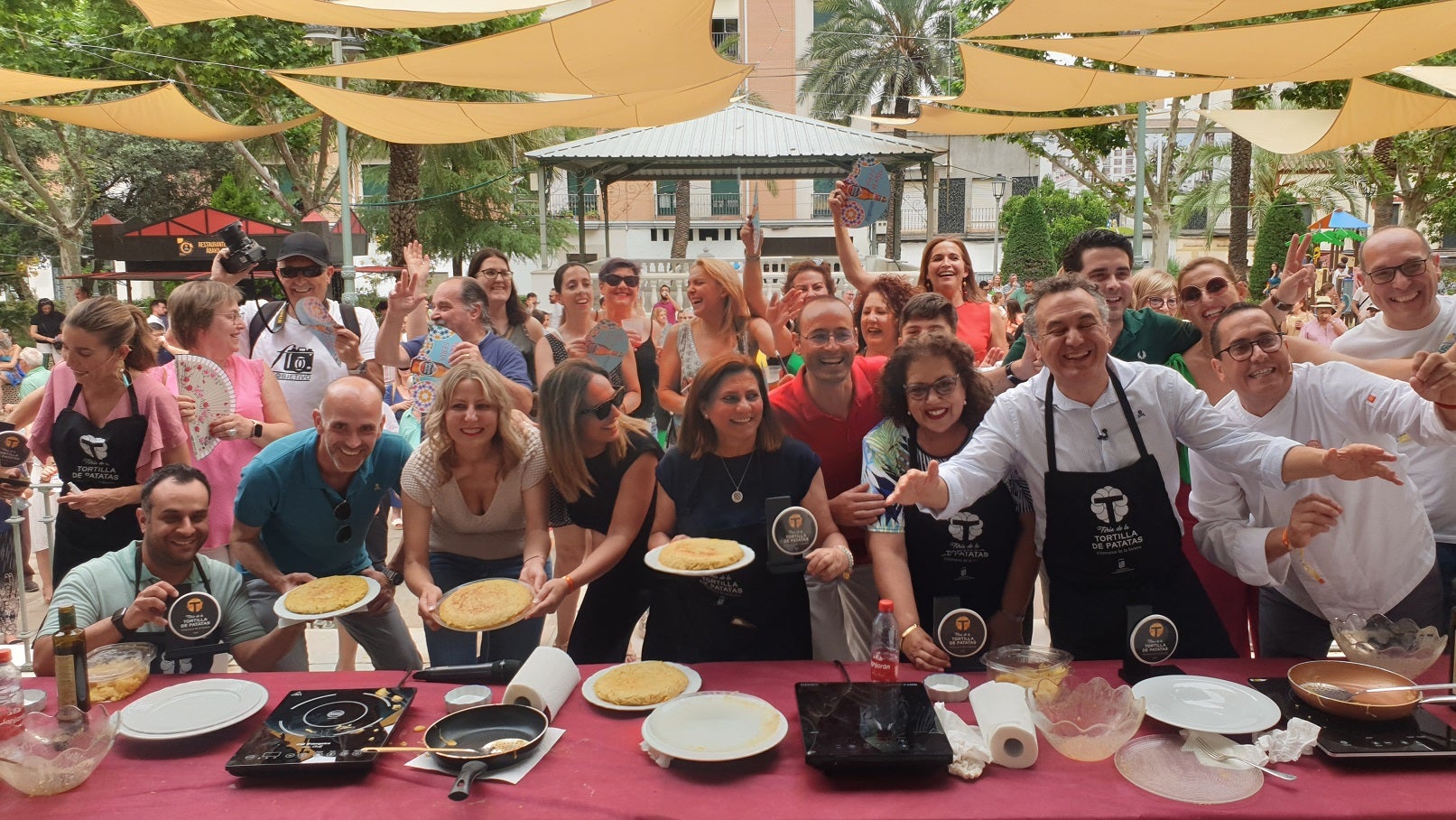La Feria de la Tortilla atrajo a mayores y pequeños para degustar este manjar. 