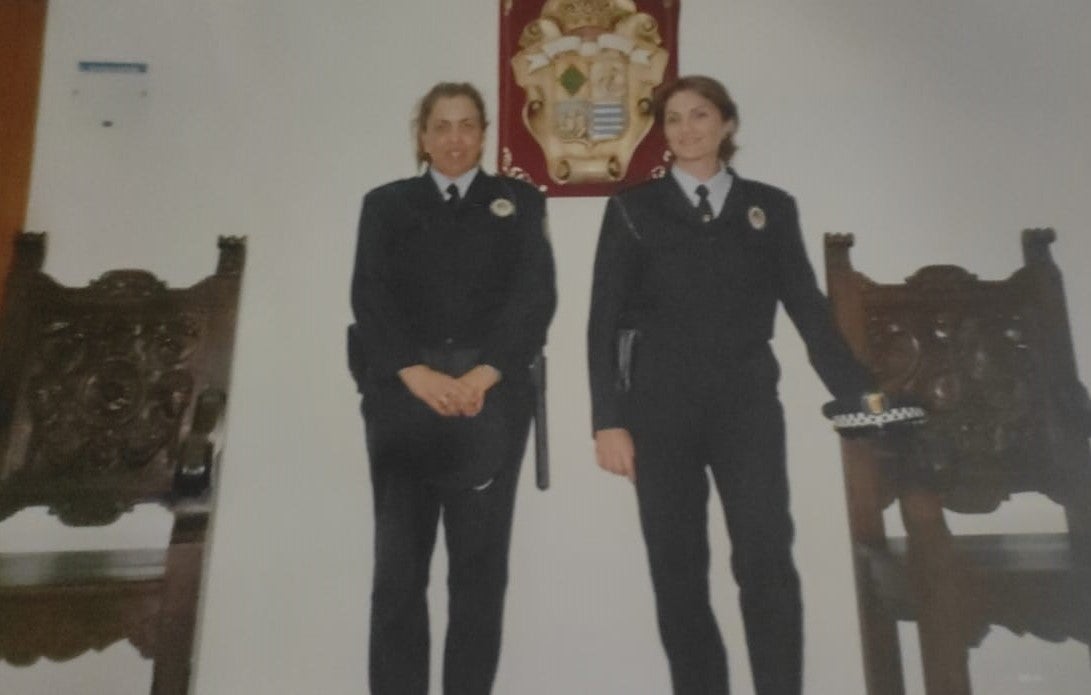 Toni Gallego y su compañera Mª Carmen Burón, tras entrar en el Cuerpo. 