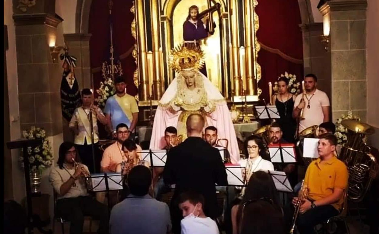 Estreno del grupo Regina Calvariae en la capilla del Nazareno. 