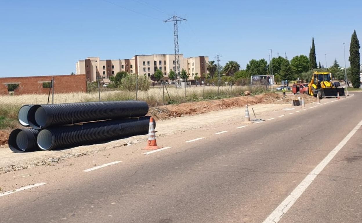 Obras en la avenida Puerta de la Serena de Villanueva. 