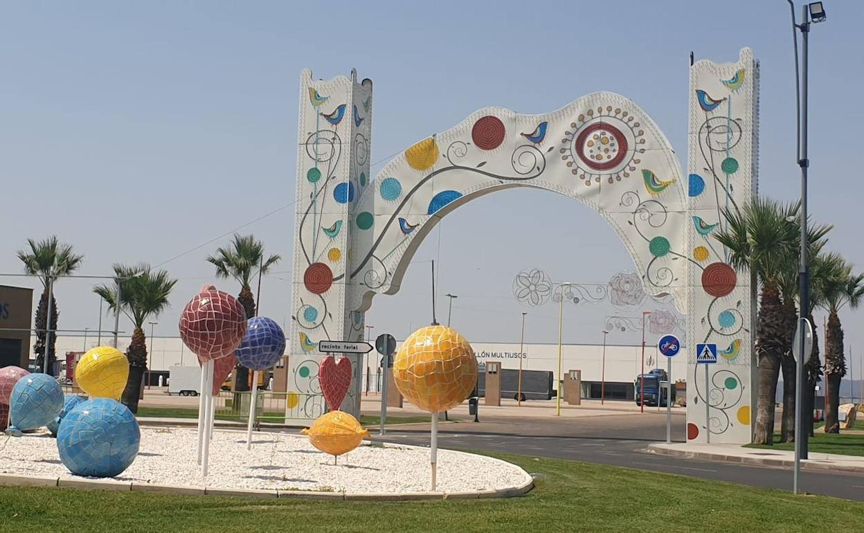 nNueva portada de entrada al recinto ferial de Villanueva de la Serena. 