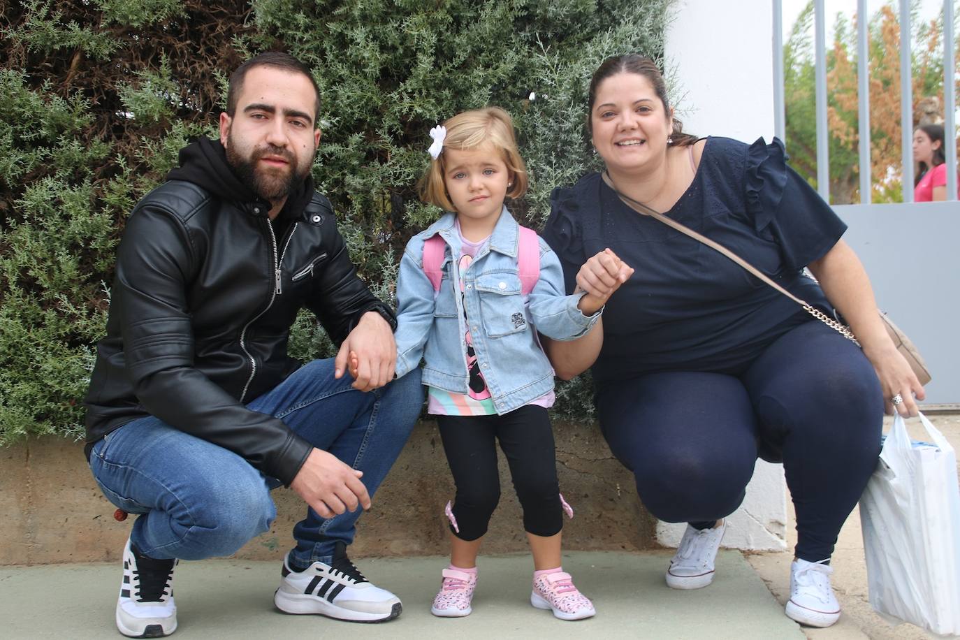 Entrada al colegio en el primer día de clase en Villanueva de la Serena. 