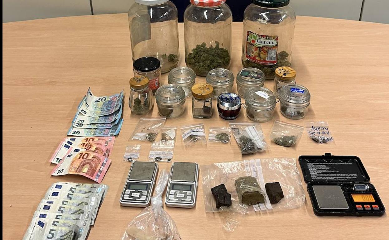 Material incautado por la policía en Villanueva de la Serena. 