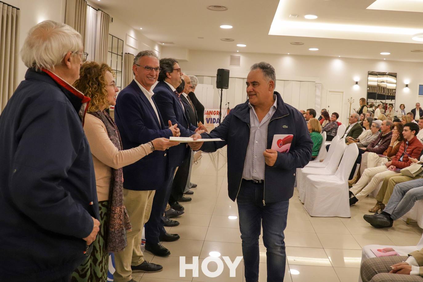 Los protagonistas fueron los donantes de sangre que recibieron distinciones por sus numerosas aportaciones. 