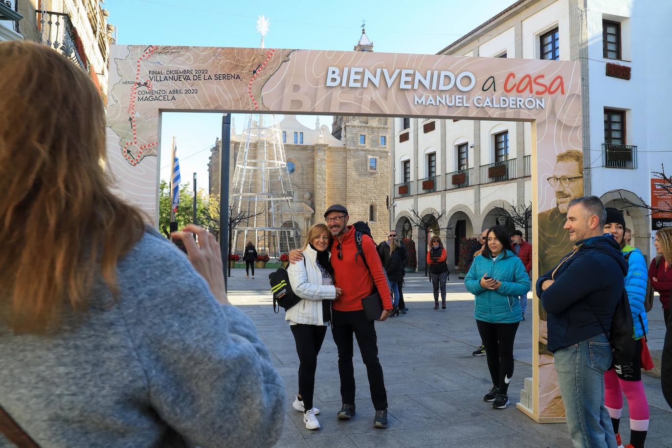 Familiares, amigos y allegados quisieron acompañar a Manuel Calderón en su regreso a Villanueva. 