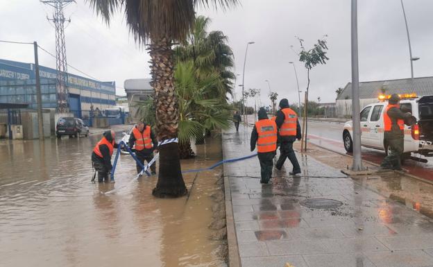Imagen principal - La rodonda del palacio de Congresos también se encuentra afectada, además de otros puntos. 