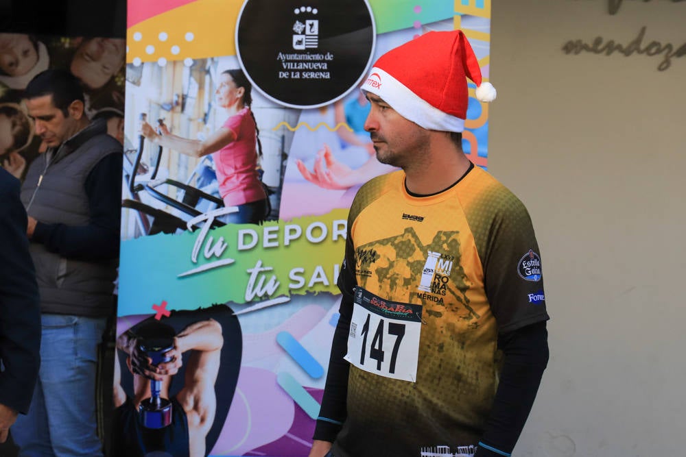 Pequeños y mayores han disfrutado de la Carrera de Navidad de Villanueva. 