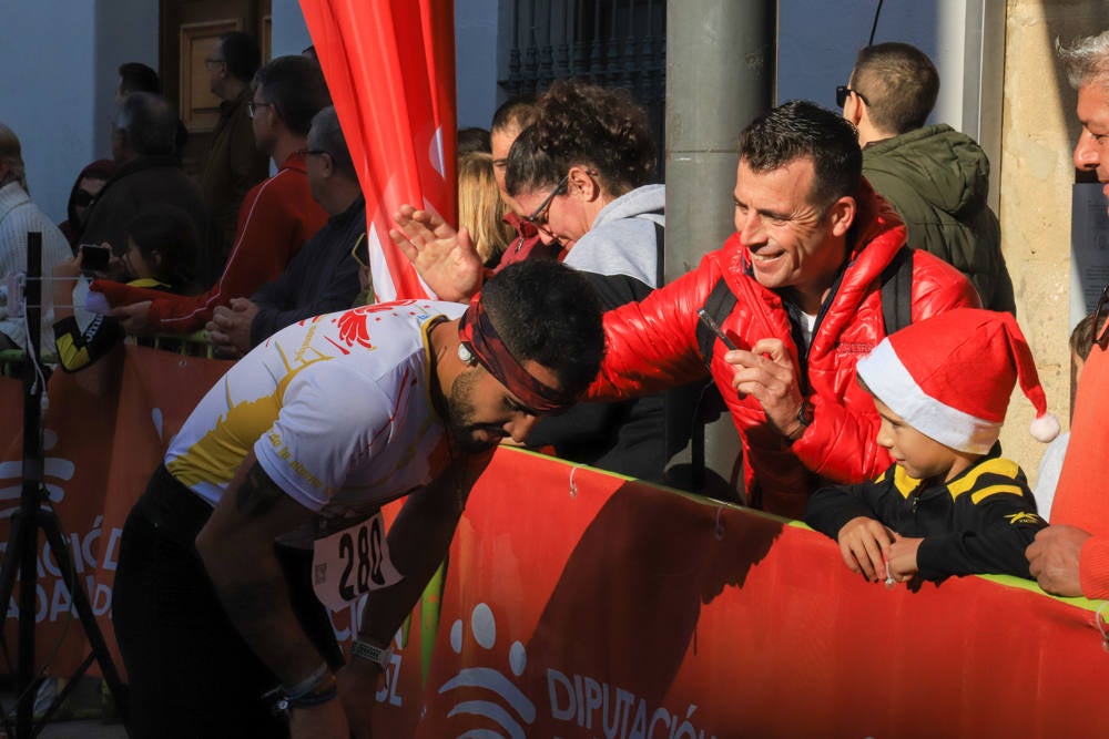 Pequeños y mayores han disfrutado de la Carrera de Navidad de Villanueva. 