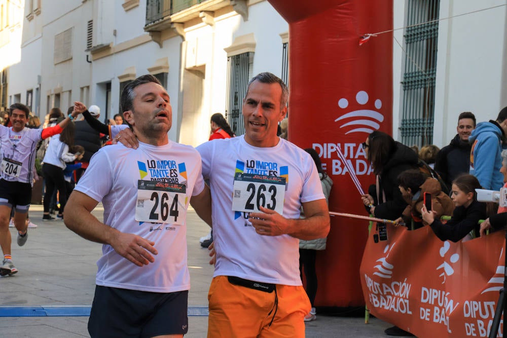 Pequeños y mayores han disfrutado de la Carrera de Navidad de Villanueva. 
