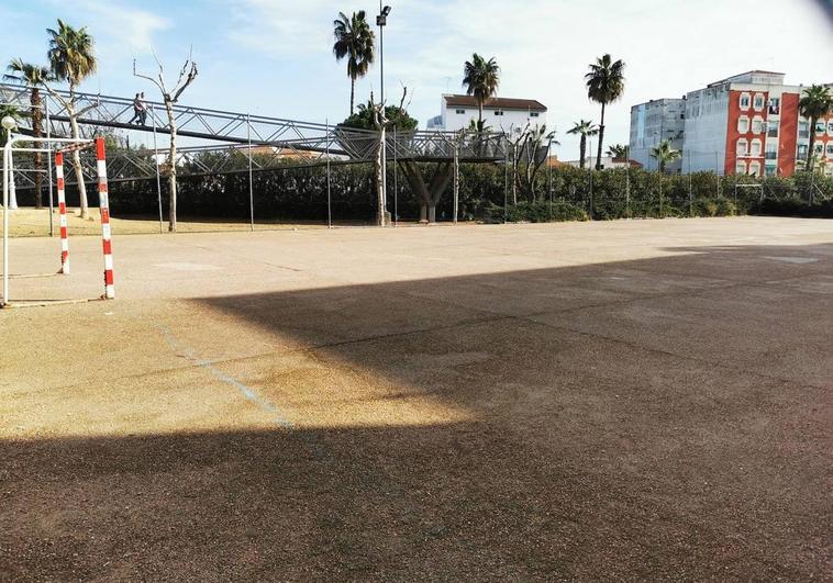 El Ayuntamiento reformará la pista deportiva de Los Pinos