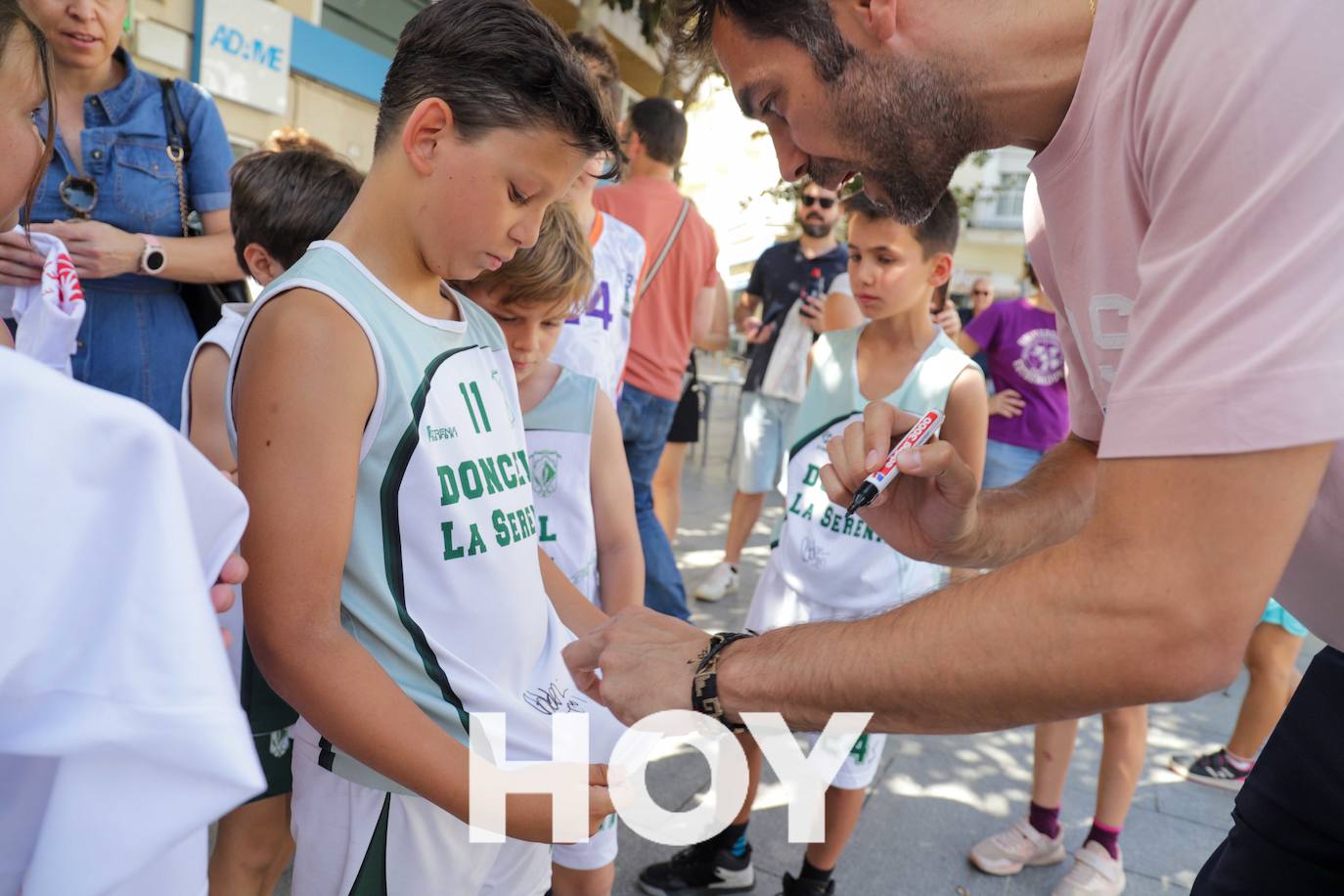 Calor y solidaridad en el Street Basket de Calderón