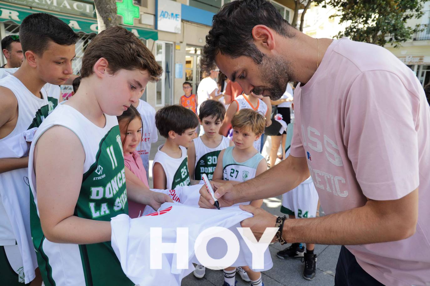Calor y solidaridad en el Street Basket de Calderón