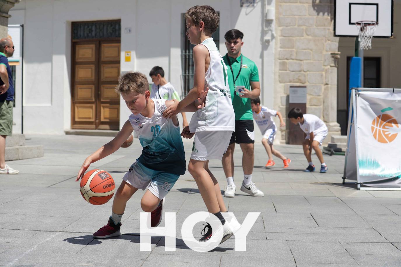 Calor y solidaridad en el Street Basket de Calderón