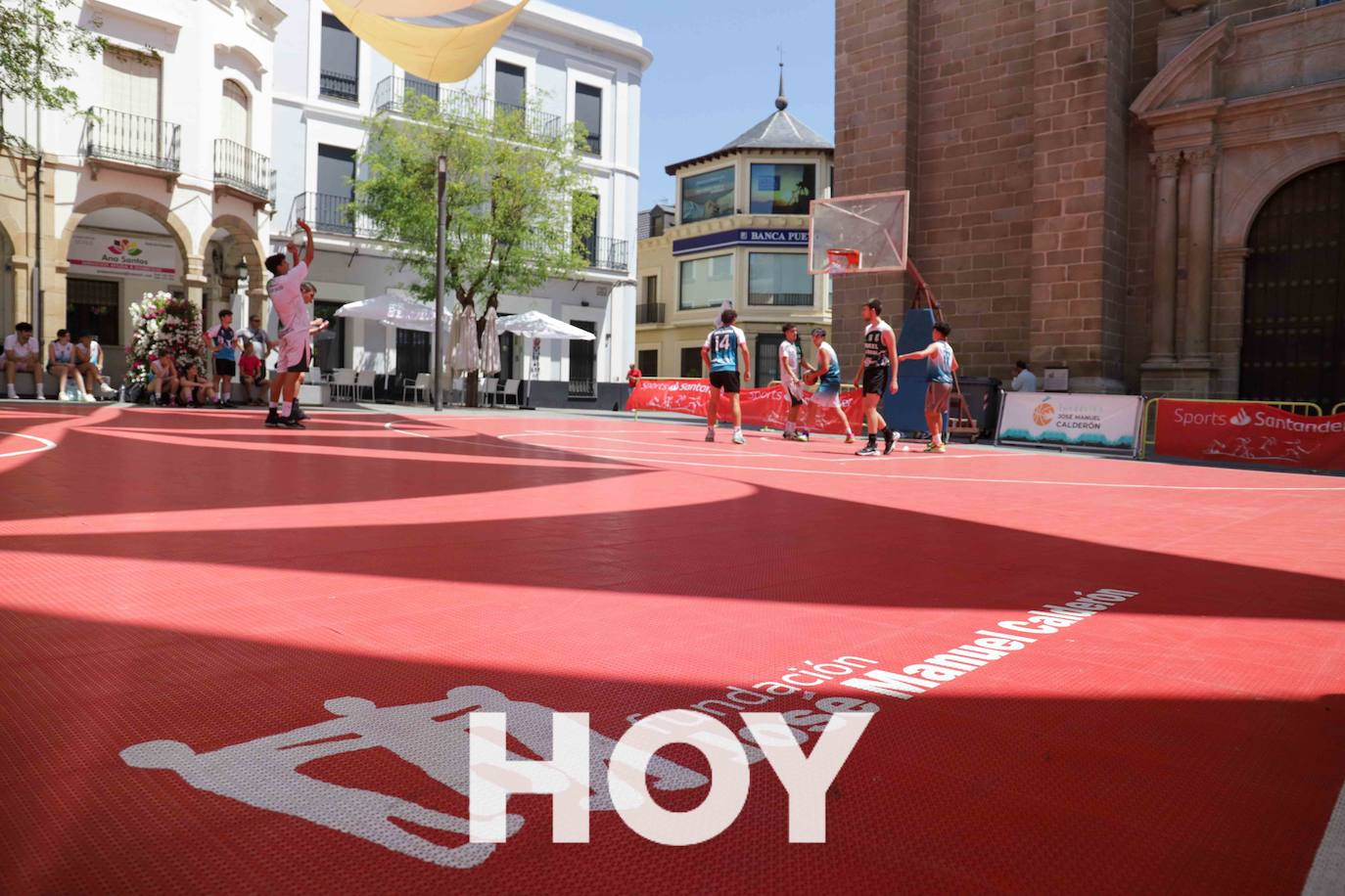 Calor y solidaridad en el Street Basket de Calderón