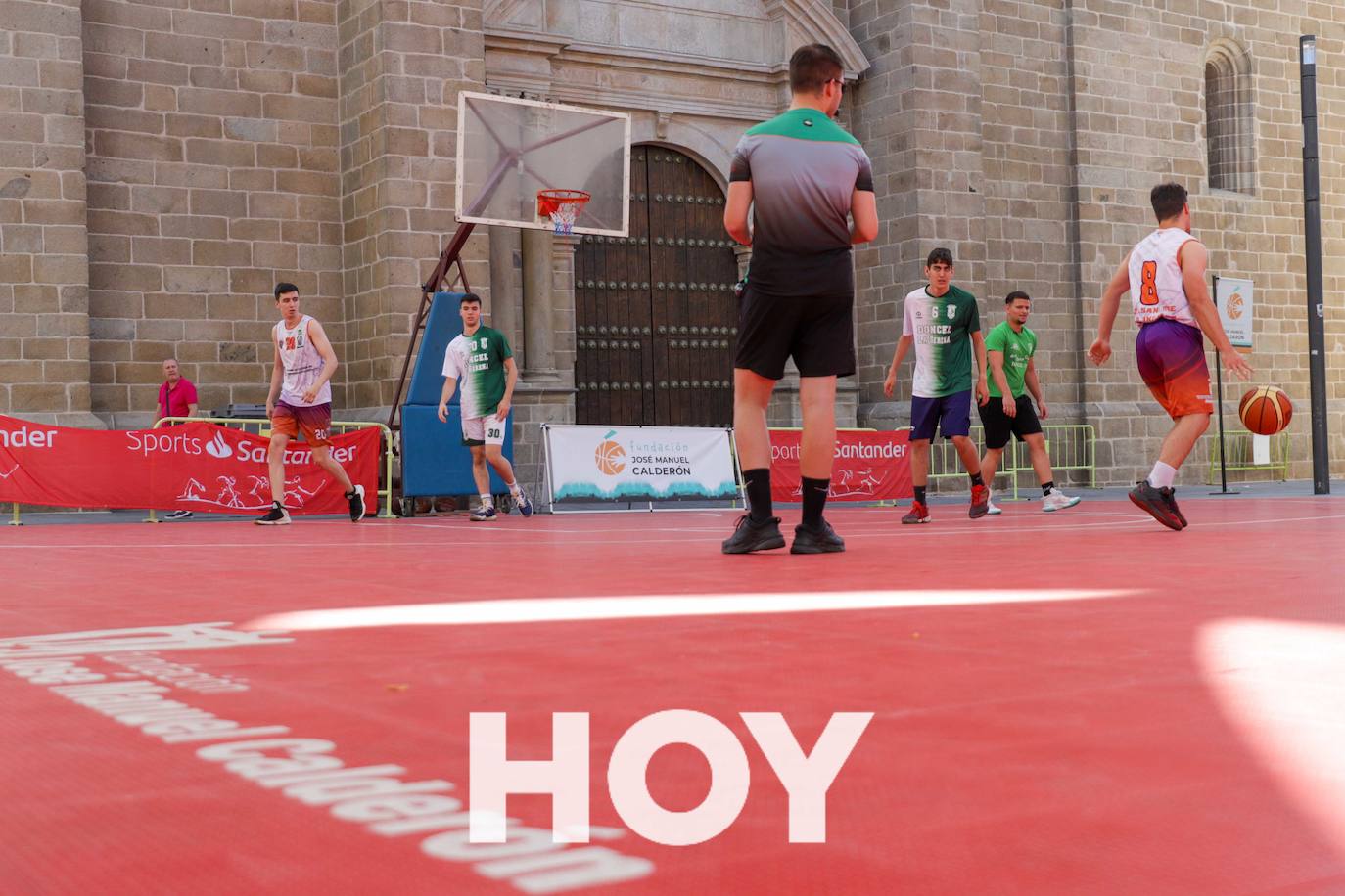 Calor y solidaridad en el Street Basket de Calderón