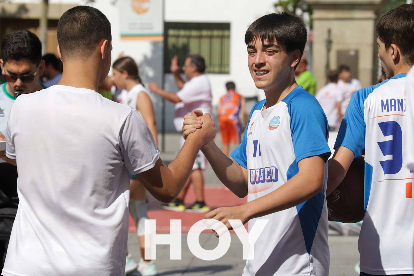 Calor y solidaridad en el Street Basket de Calderón