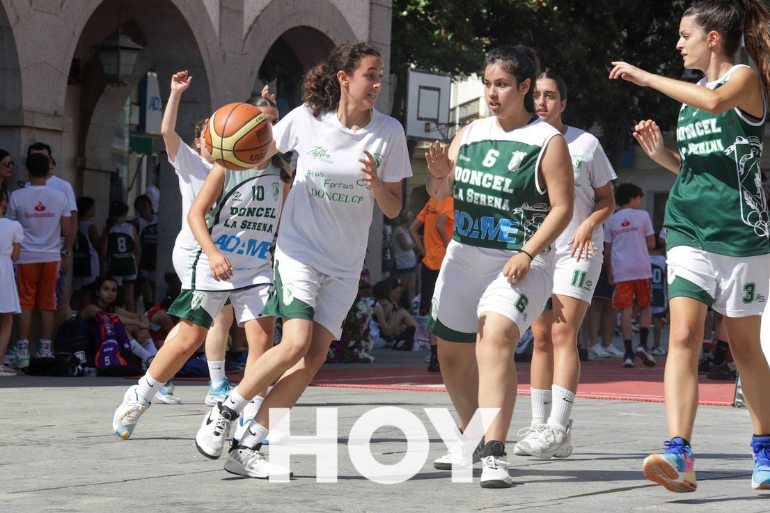 Calor y solidaridad en el Street Basket de Calderón