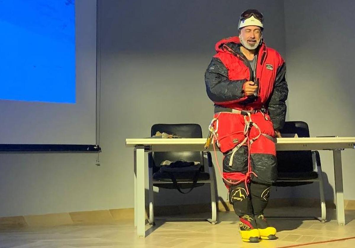 José Luis Pineda 'Josechu' presenta el libro de su última aventura