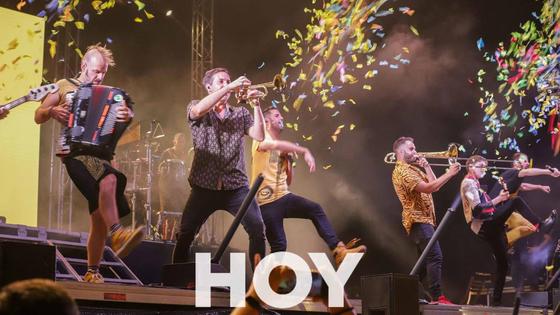 La Pegatina monta una fiesta tras la multitudinaria Feria de Día