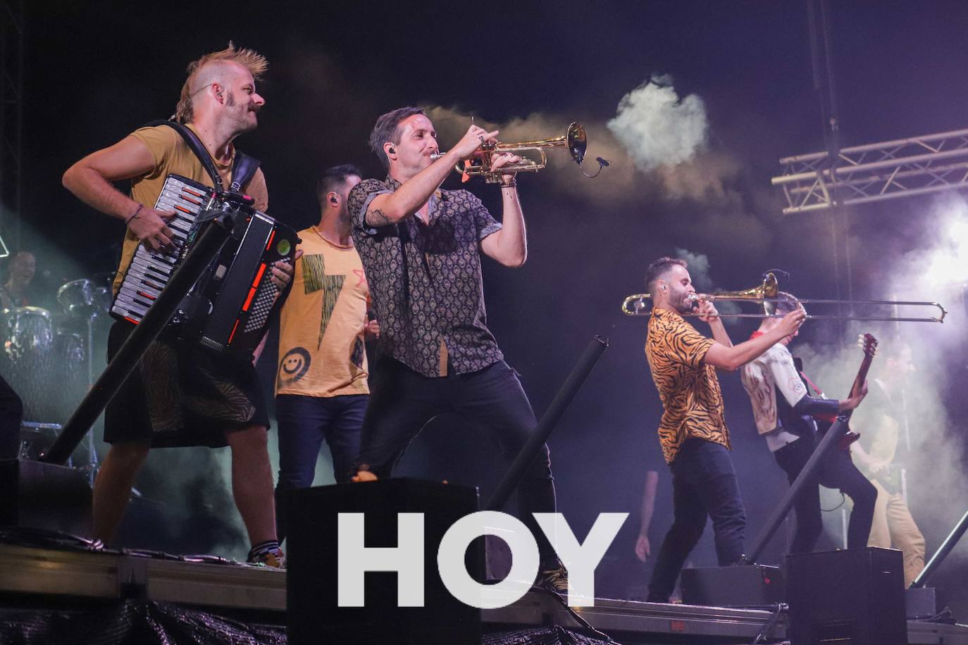 La Pegatina monta una fiesta tras la multitudinaria Feria de Día