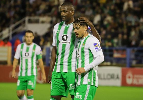 Carvalho y Rodri durante el partido contra el Hernán Cortés.