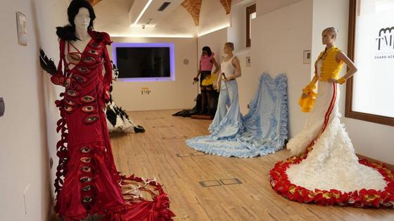 Guadalupe Mateos reinventa el estilo de Freddie Mercury con moda flamenca