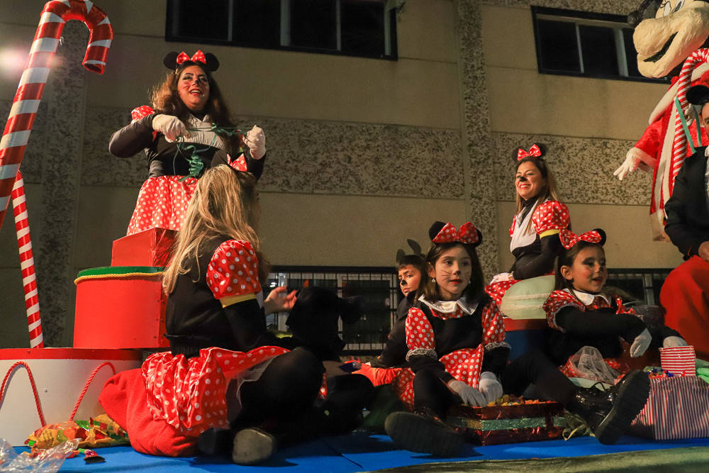 17 carrozas y cuatro pasacalles formaron la cabalgata en Villanueva. 
