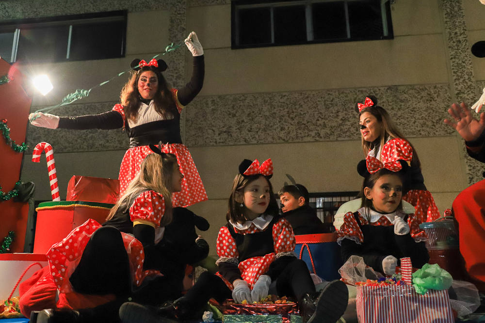 17 carrozas y cuatro pasacalles formaron la cabalgata en Villanueva. 