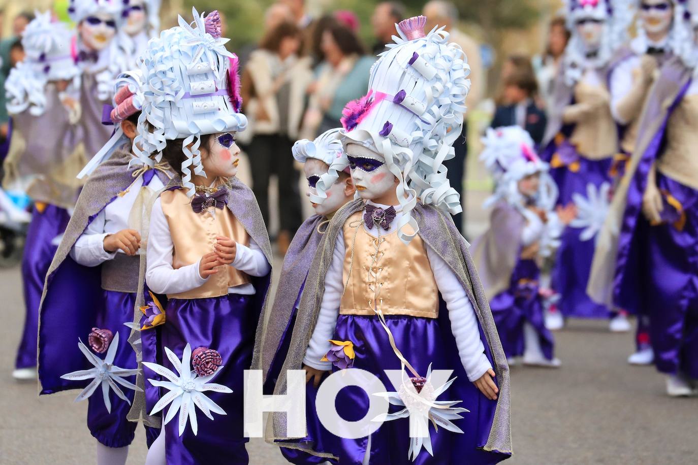 El desfile se celebró este sábado con final en la plaza de España. 