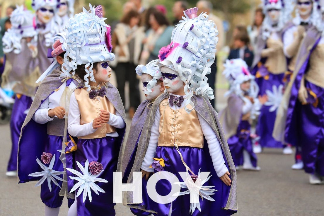 El desfile se celebró este sábado con final en la plaza de España. 
