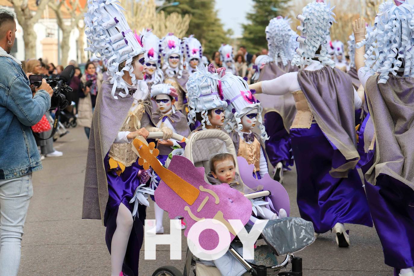 El desfile se celebró este sábado con final en la plaza de España. 